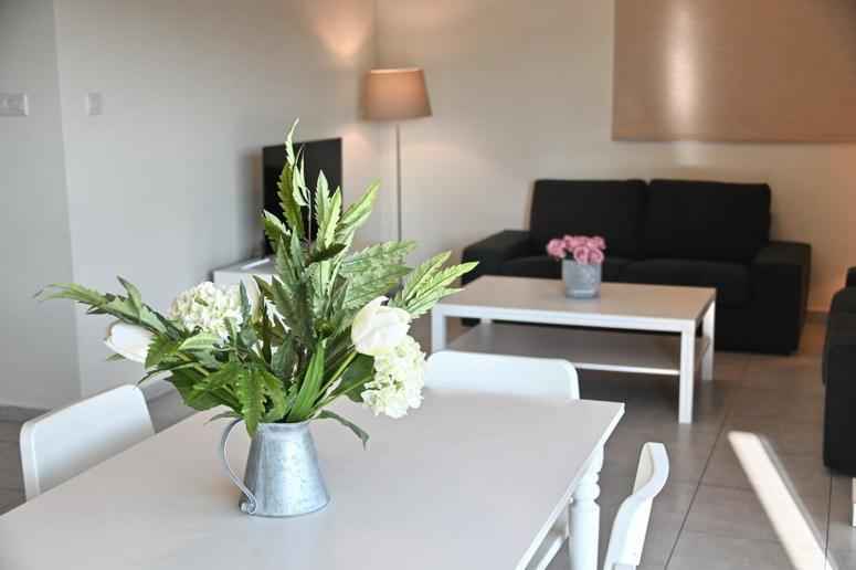 Edessis Beach House Лимасол Екстериор снимка