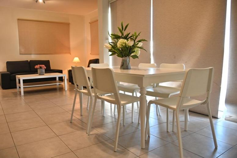 Edessis Beach House Лимасол Екстериор снимка
