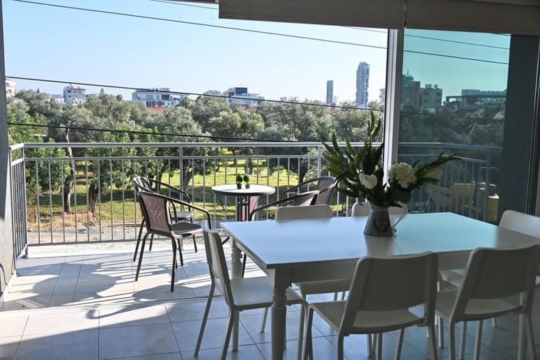 Edessis Beach House Лимасол Екстериор снимка